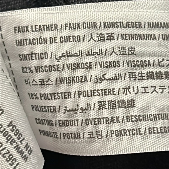 Abercrombie & Fitch The 90s Straight Ultra High Rise Vegan Patent Leather Pants - Picture 14 of 14